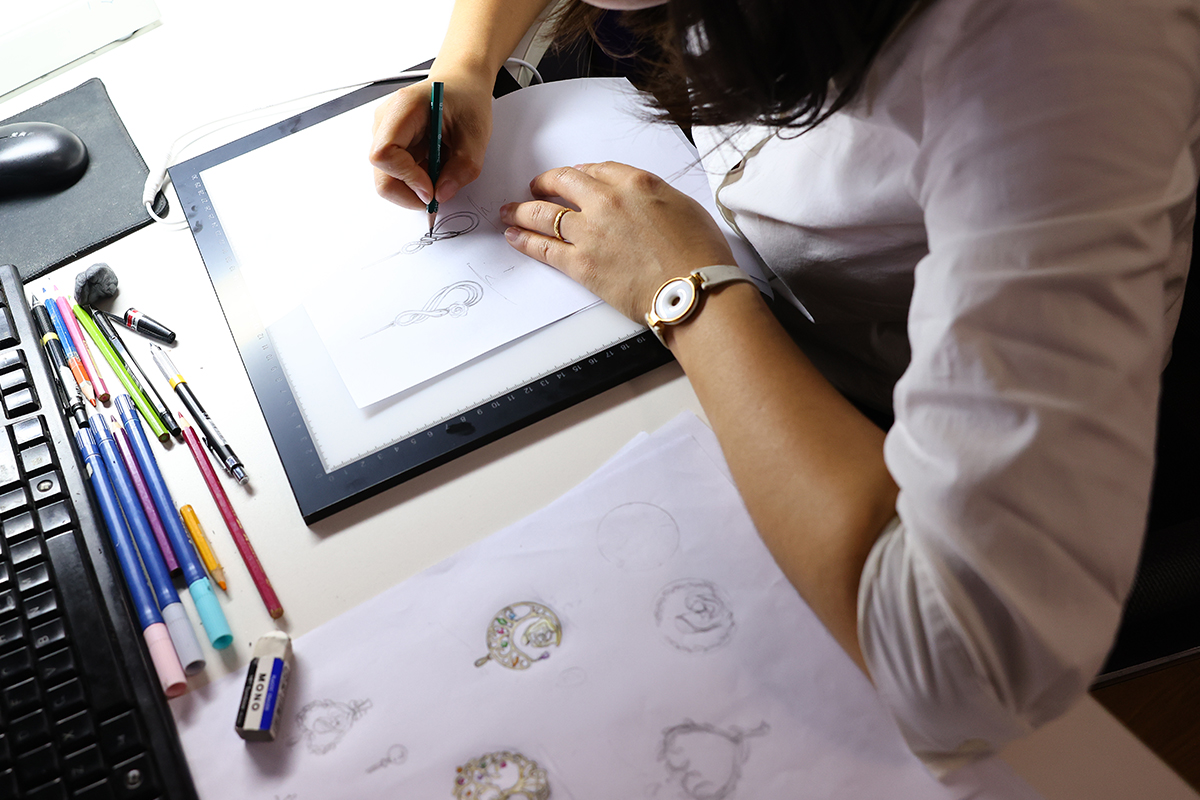 Endless Jewelry Hand Painting