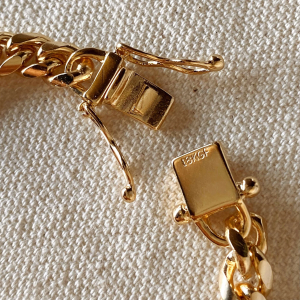 Box clasp on diamond bracelet – secure fastener for fine jewelry